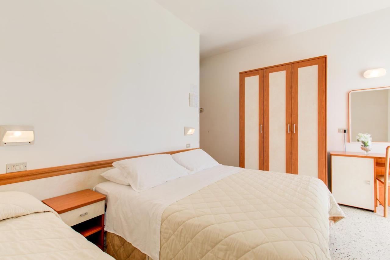 מיסאנו אדריאטיקו Hotel Astoria מראה חיצוני תמונה