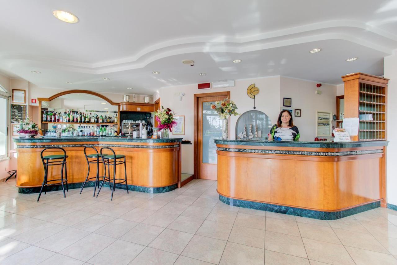 מיסאנו אדריאטיקו Hotel Astoria מראה חיצוני תמונה